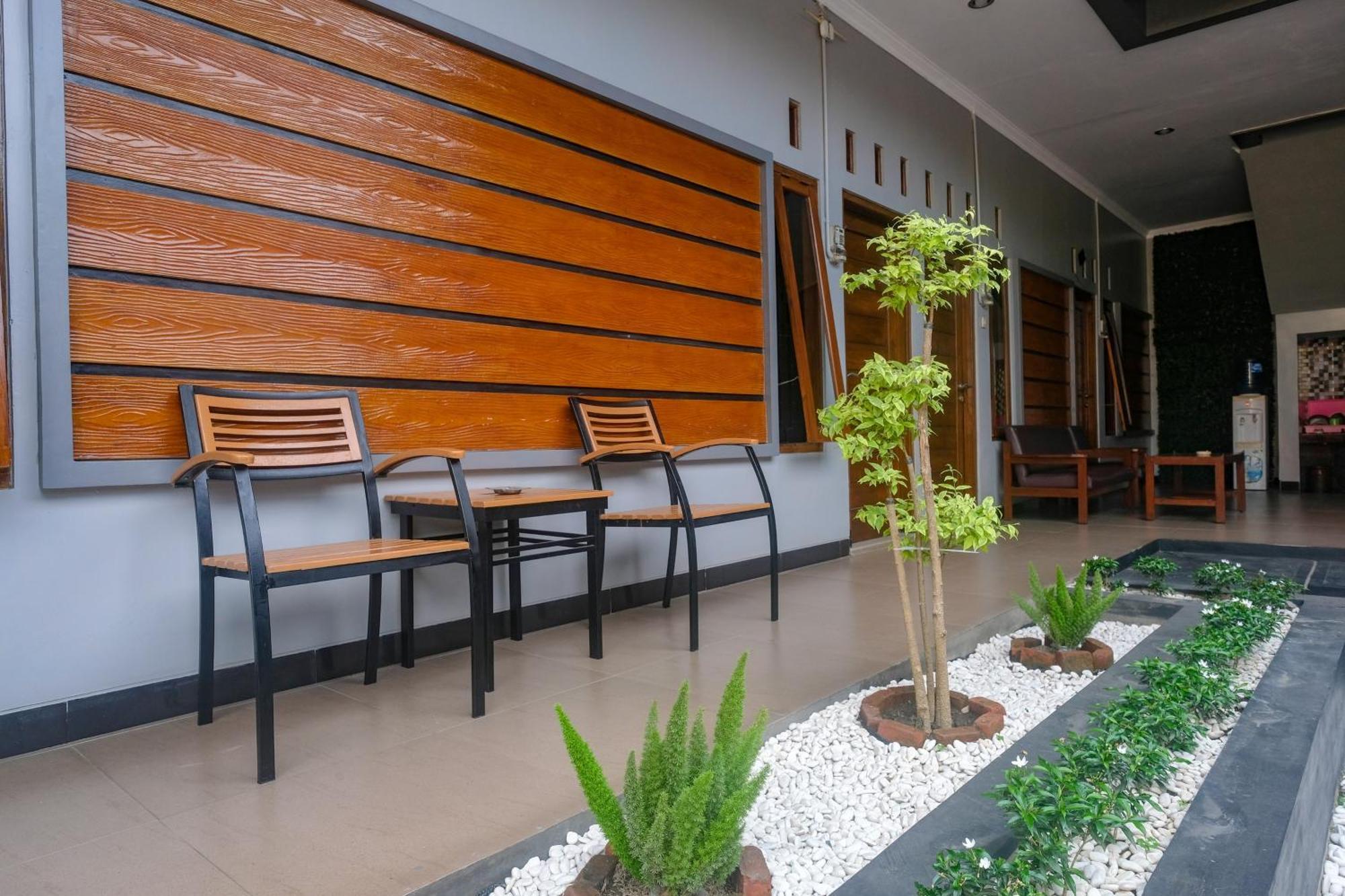Al Abror Homestay Mandala Krida Mitra Reddoorz Джокьякарта Экстерьер фото