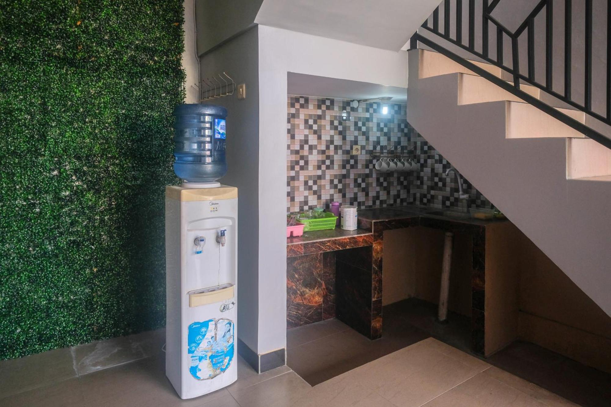 Al Abror Homestay Mandala Krida Mitra Reddoorz Джокьякарта Экстерьер фото
