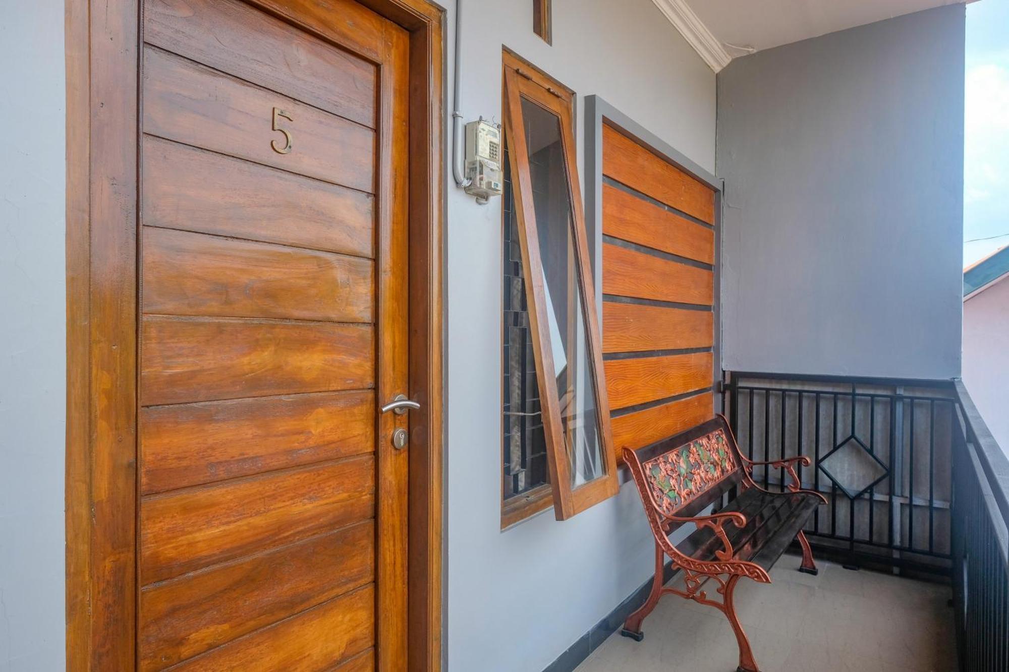 Al Abror Homestay Mandala Krida Mitra Reddoorz Джокьякарта Экстерьер фото