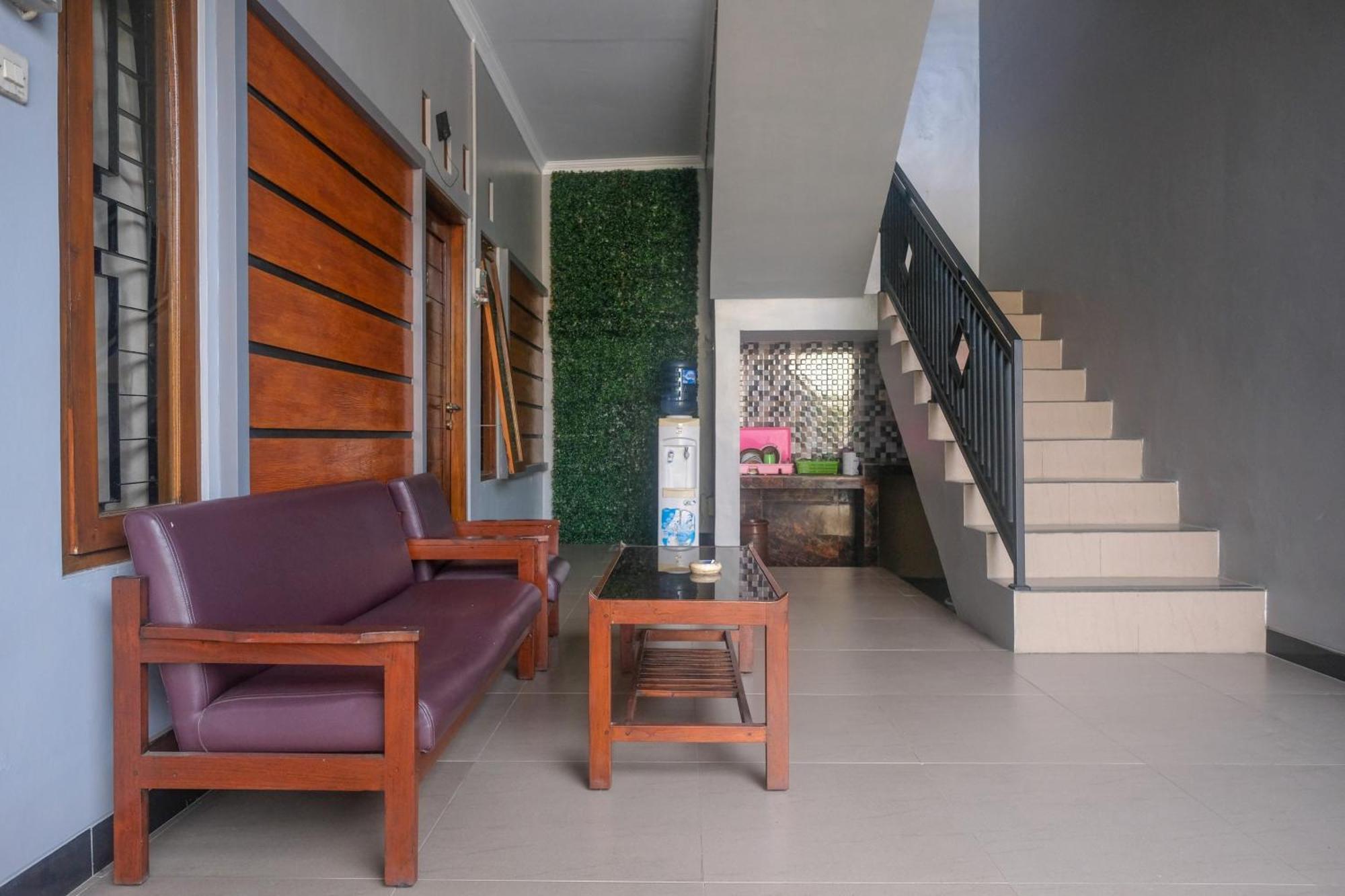 Al Abror Homestay Mandala Krida Mitra Reddoorz Джокьякарта Экстерьер фото