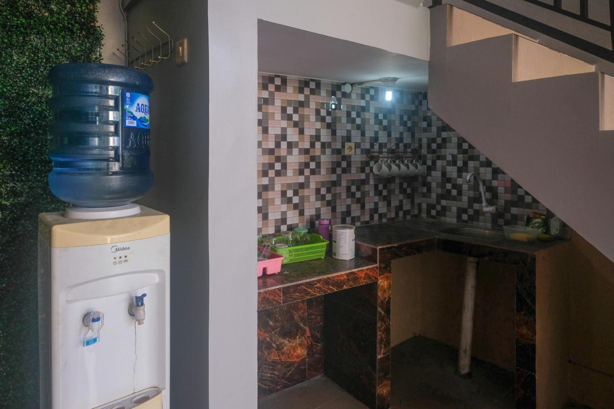 Al Abror Homestay Mandala Krida Mitra Reddoorz Джокьякарта Экстерьер фото